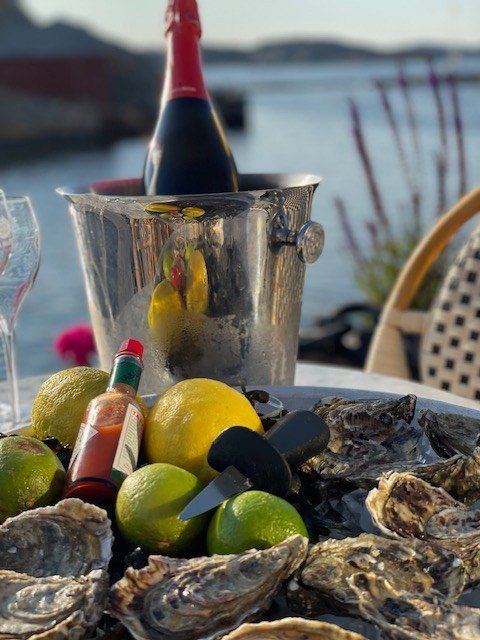 ✨ S&auml;songspremi&auml;r p&aring; fredag kl. 18.00! ✨ 

Vi firar med ett exklusivt erbjudande &ndash; vid k&ouml;p av en varmr&auml;tt bjuder vi p&aring; valfri f&ouml;rr&auml;tt! Detta erbjudande g&auml;ller endast p&aring; fredag, s&aring; passa 