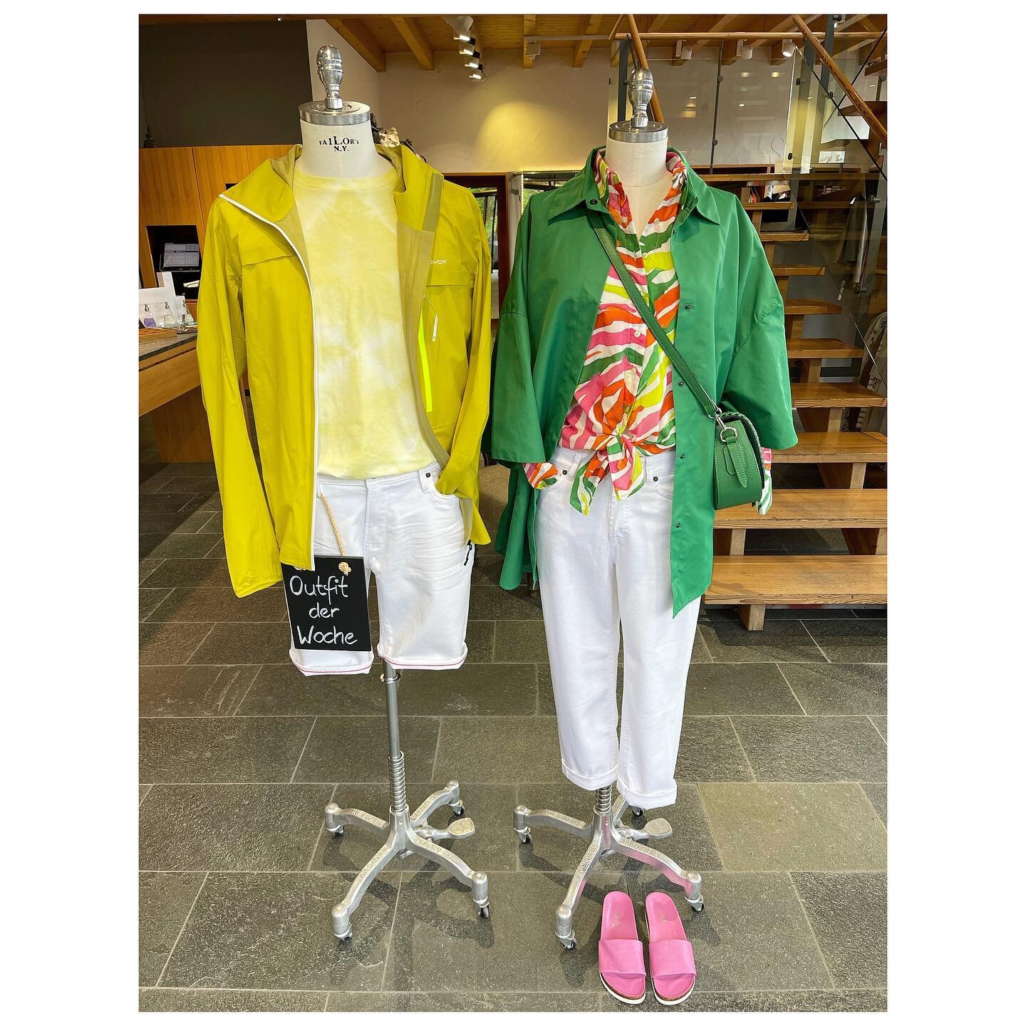 Outfit der Woche #19

In the days of summer rain..

#ootw #outfitderwoche #outfitoftheweek #colorful #summerstyling #shopping #fashion #readyforsummerrain