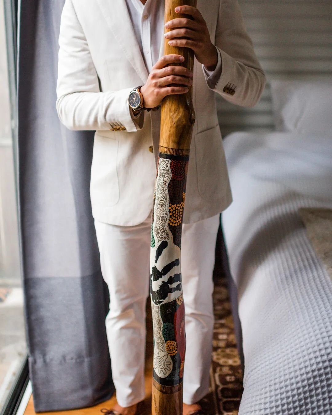 Ambrose hand carved and painted this beautiful didgeridoo. After dinner with their nearest and dearest, he played it for his stunning new bride. He's an amazing artist if you want to follow him @ambrosekcreative

Wedding wizards 💕
Photo: @girlandthe