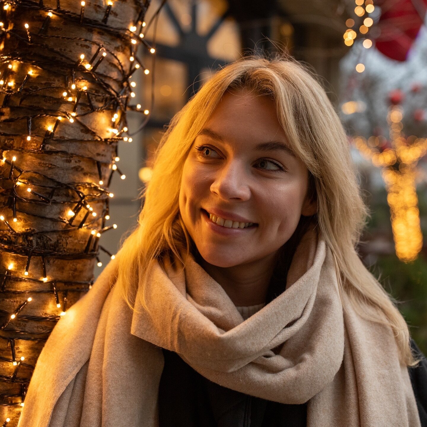 Let it snow ❄️
Let it glow ✨ 
Let it wow 🙌🏻 

#christmastree #christmaslights #christmasmarket  #weihnachtsfotoshooting #christmasshoot #weihnachtsbaum #weihnachtslichter #photoshoot #photography #merrychristmas #froheweihnachten #photographer #fam