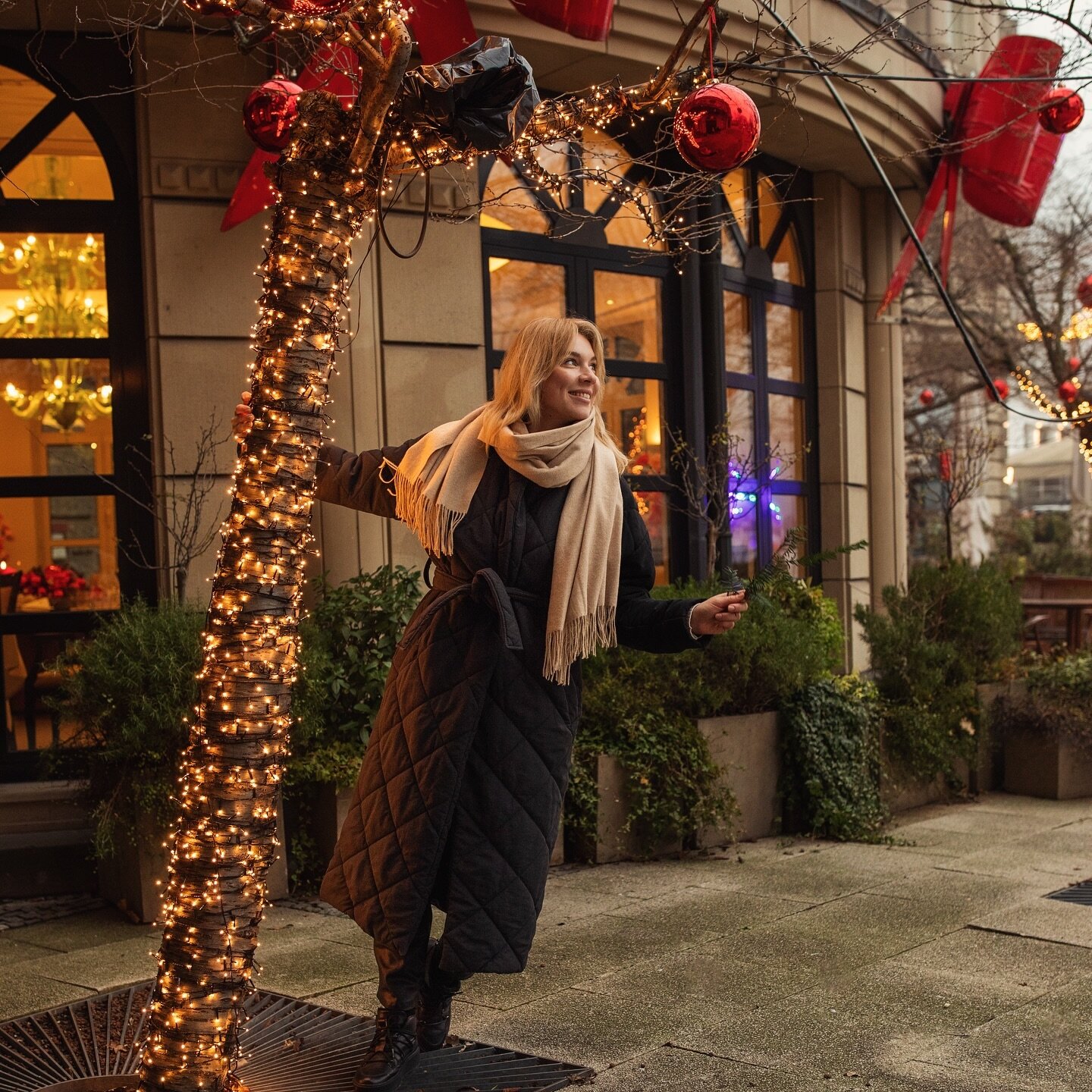 It is time to shine ✨💛

#portrait #portraitphotography #portraitphotographer #lights #christmaslights #beautifulsoul #sparkleeyes #shine #portraitfotografie #portraitfotograf #wundersch&ouml;n #beauty #love #wiesbaden