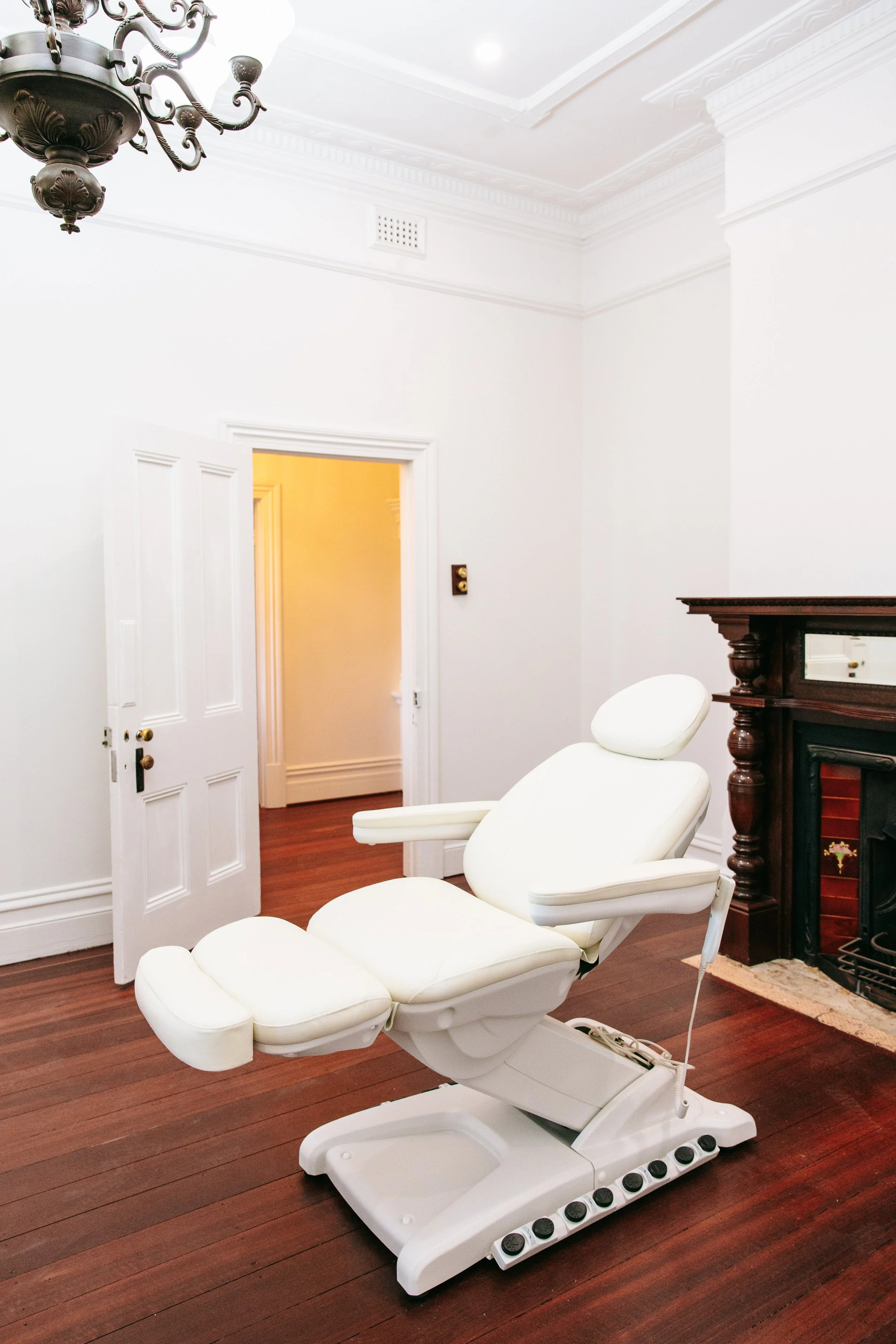 Canvas Cosmetic Clinic North Perth specialising in Botox injections, anti-wrinkle injections, advanced skin treatments, medical aesthetics and non-surgical weight loss treatments.