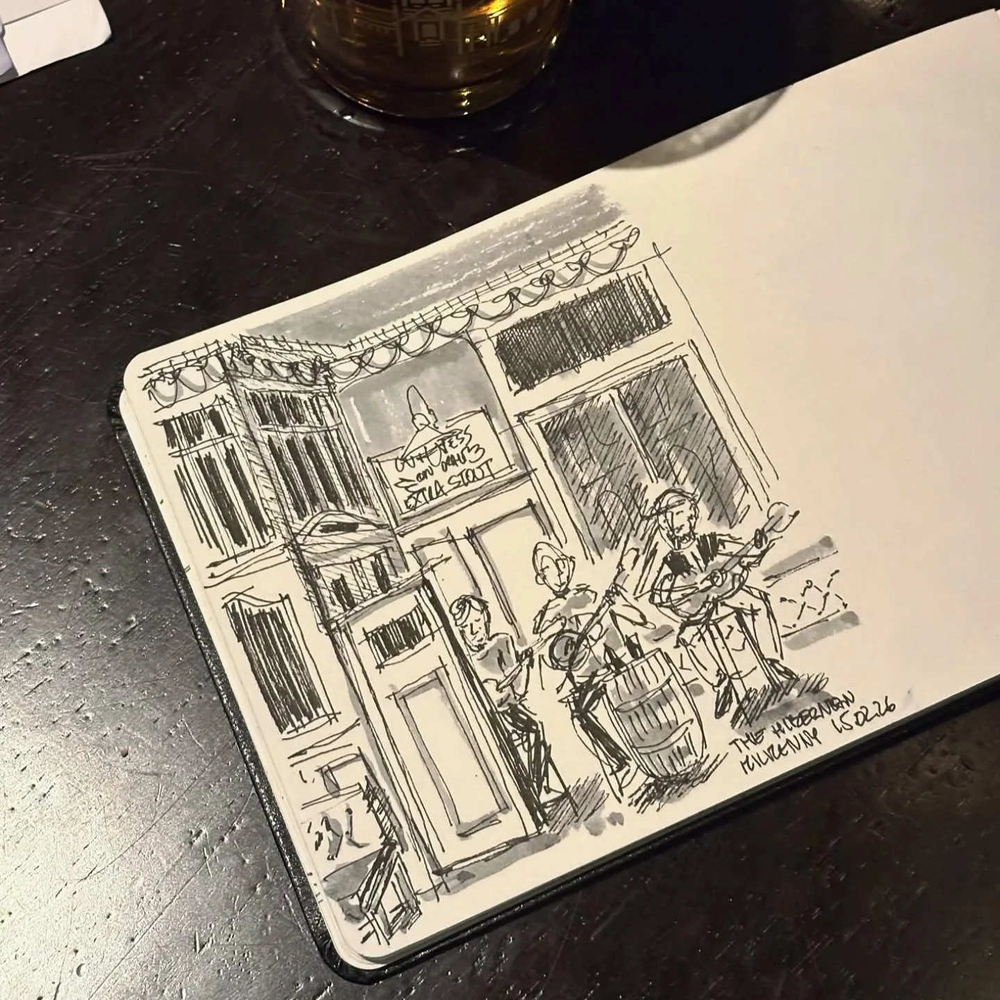 A weekend in Co. Kilkenny 🟨⬛ got quite lucky with the weather!! 

#discoverireland #discoverkilkenny #sketchwithme #sketchbook #irishpub