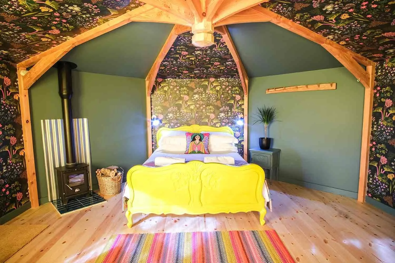 Bramble-cabin-at-Wye-Glamping-is-perfect-for-a-family-glamping-holiday-in-Wales.jpg