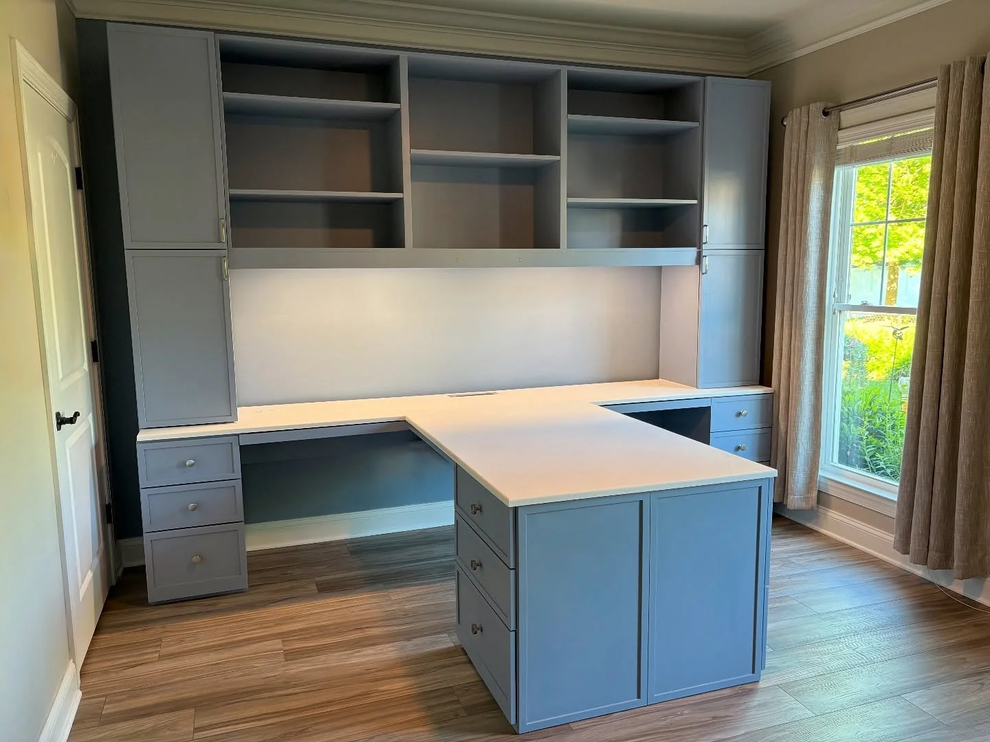 Project #028: Custom Partners Desk.

This project has been keeping me busy for the last couple months but I&rsquo;m glad to say it is completed! For this project, the client wanted a space for him and his partner to work on office tasks, store files 
