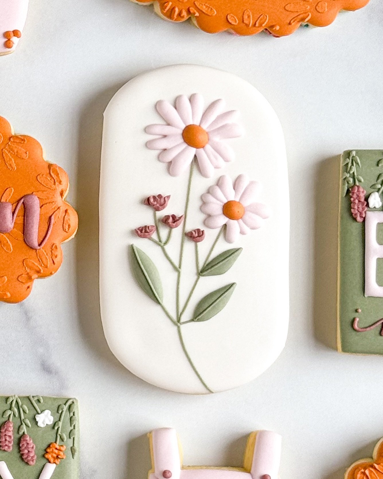 Me when I found this sweet, simple floral stem on Canva to use in this set- 😍

Me while decorating realizing it had an odd number of petals- 😬 (cookiers, iykyk!)

All those extra steps were totally worth it!

#sugarcookies #decoratedsugarcookies #d