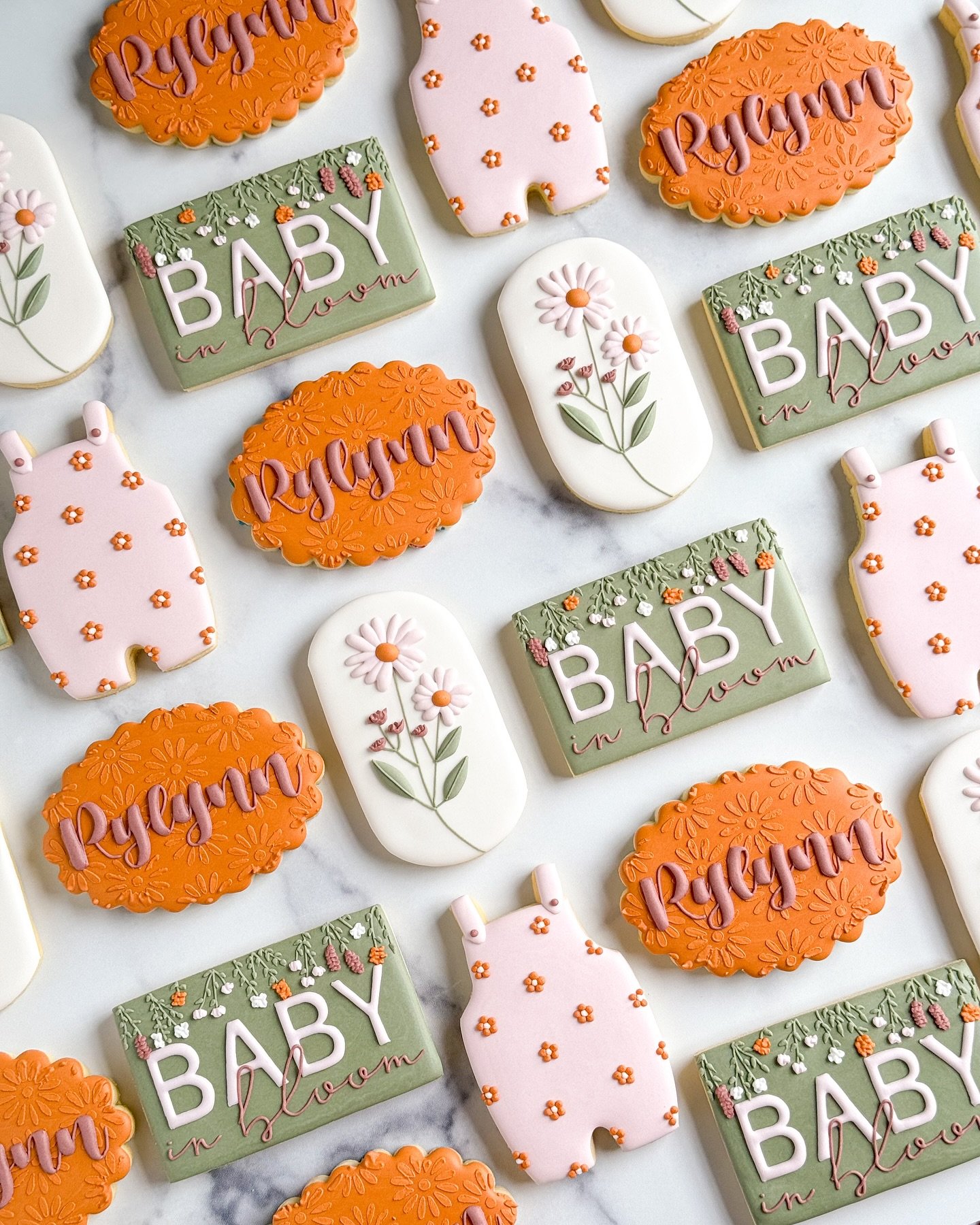 Whenever I get a theme that I&rsquo;ve done before I try to not just recreate the set I&rsquo;ve already made. It&rsquo;s always such a fun challenge to reimagine things! 

And can we talk about this hint of fall color palette? I think I&rsquo;m obse