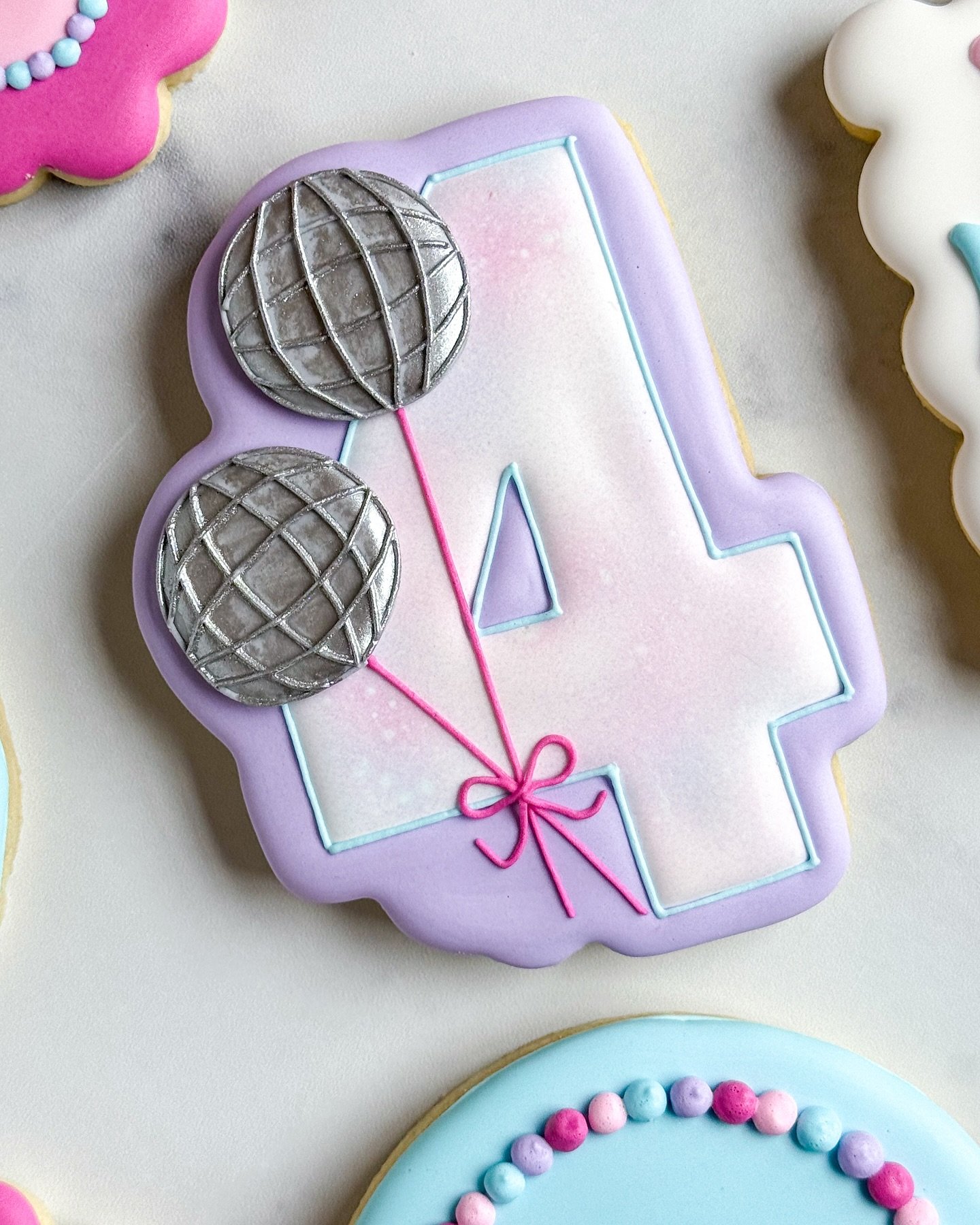 Can you guess the theme of this party from this cookie alone?

#sugarcookies #decoratedsugarcookies #decoratedcookies #royalicingcookies #cookiedecorating #cookiesofinstagram #sugarcookiesofinstagram #decoratedcookiesofinstagram #homebaker #ctcookies
