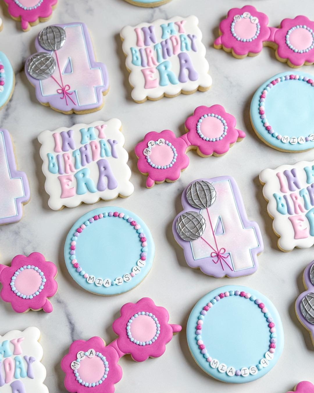 Which would you rather? Real friendship bracelets or cookie friendship bracelets? 

#sugarcookies #decoratedsugarcookies #decoratedcookies #royalicingcookies #cookiedecorating #cookiesofinstagram #sugarcookiesofinstagram #decoratedcookiesofinstagram 