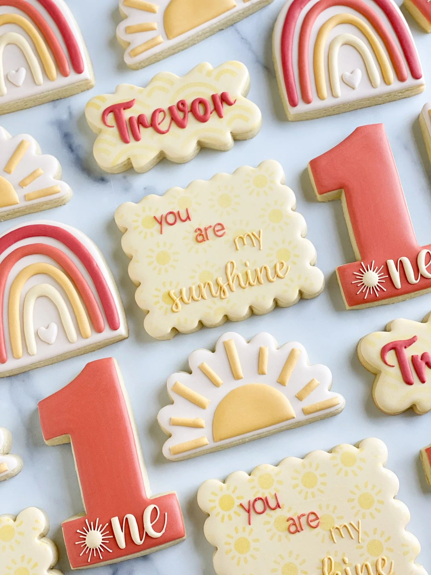 The sun is shining, it&rsquo;s not freezing, I feel like a new woman! 

Had to throw it back to this You are my Sunshine 1st birthday from years ago! 

#cookies #1stbirthday #spring