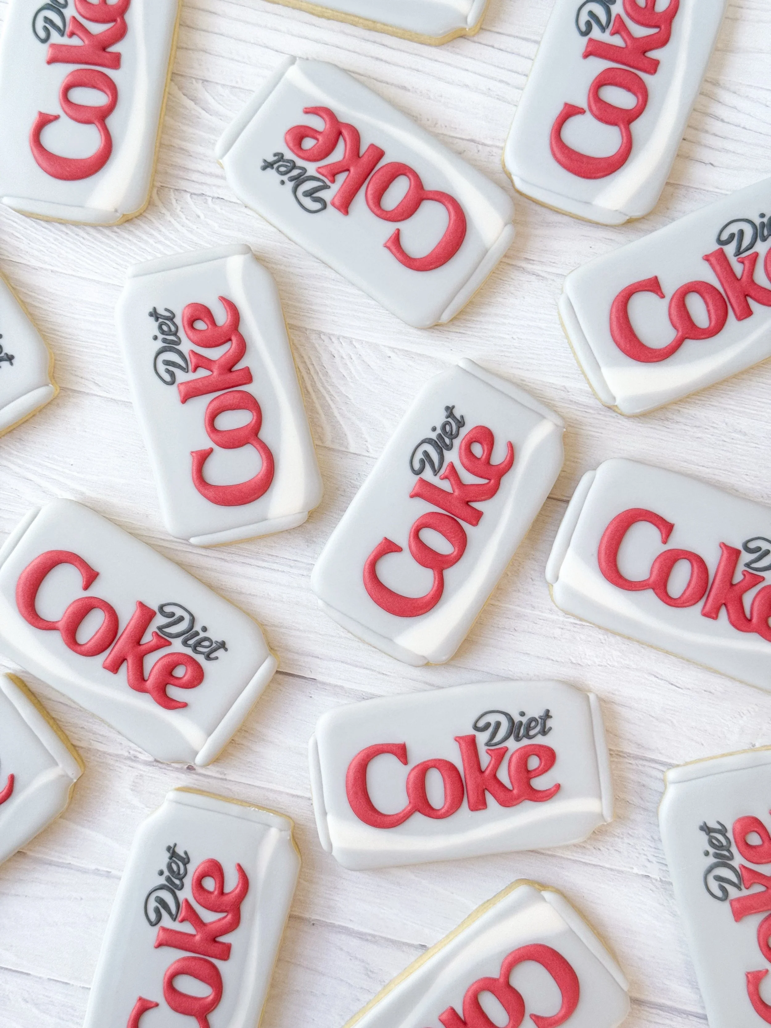 Should I grab a 12-pack or a dozen? 

Diet Coke cookies available exclusively at the Top Drawer Consignment Boutique Vendor Fair on Saturday, 5/30, from 10-4! 

@topdrawerconsignmentboutique