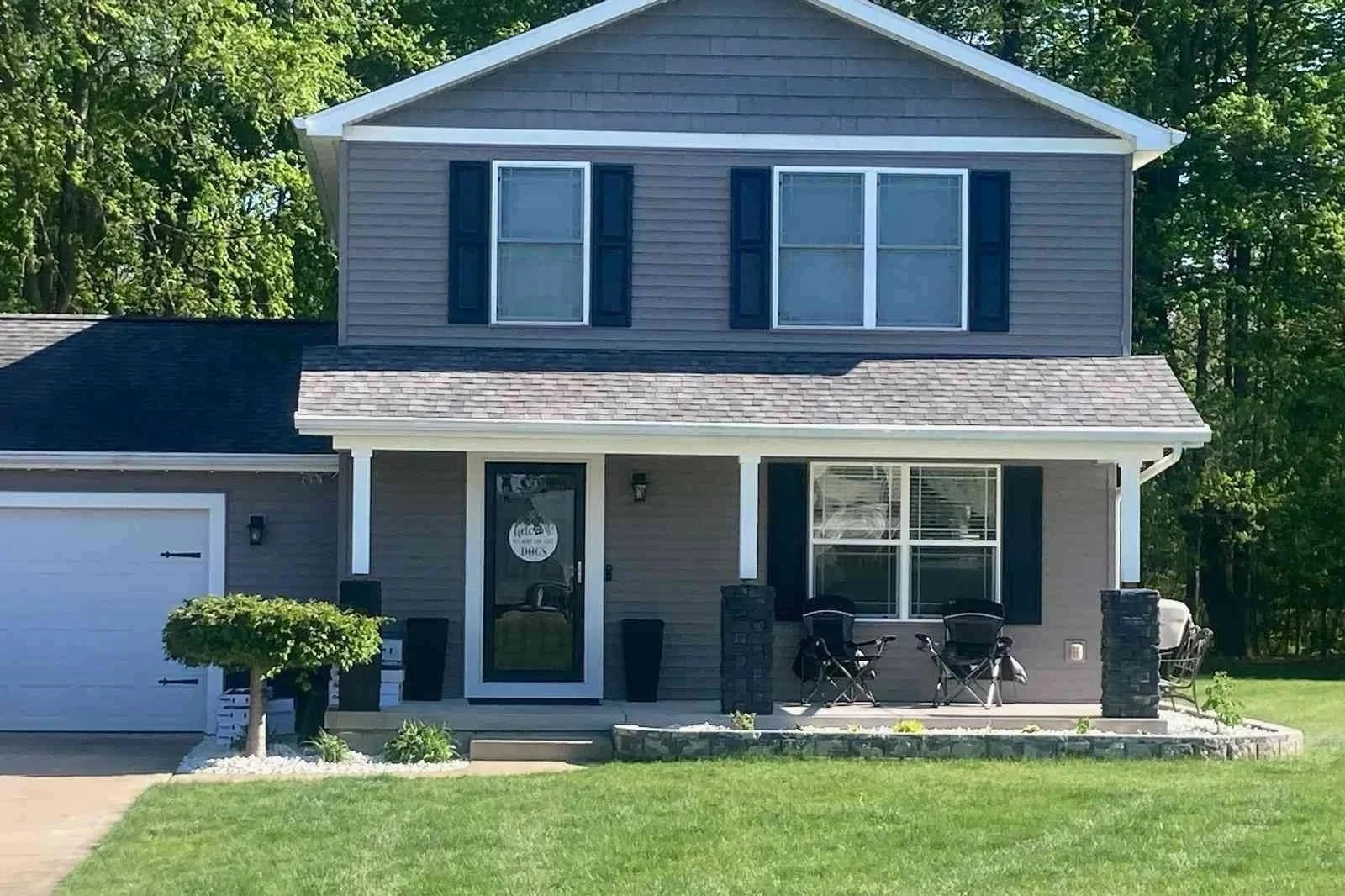 Choosing the Right Siding Color and Texture for Michigan Homes