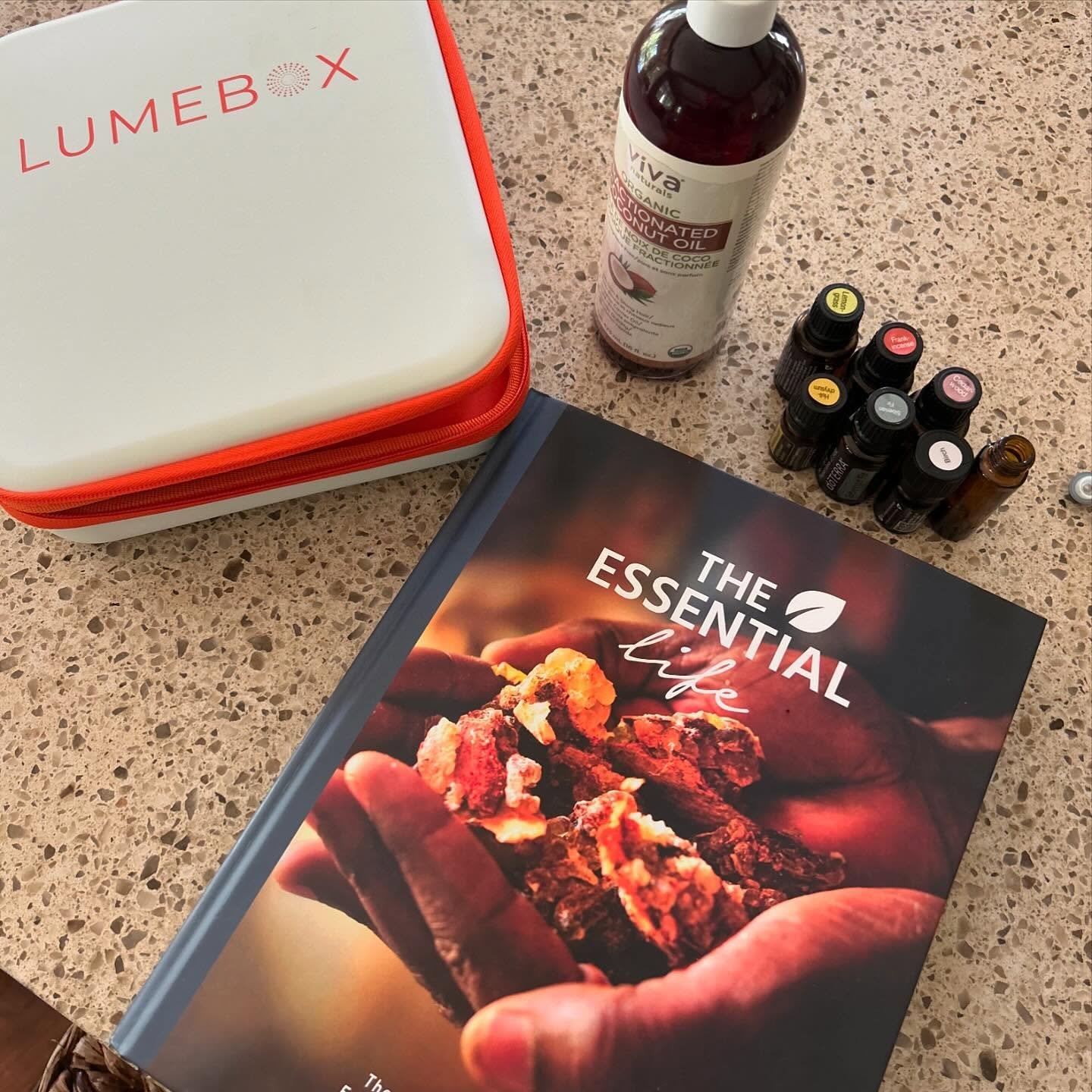 Nothing like a minor trip to urgent care to have you feeling grateful for the natural healing tools in your home Farmacy!

Dr Mama to the rescue for a little broken finger. Hoping we can assist the healing process and make things more comforting alon