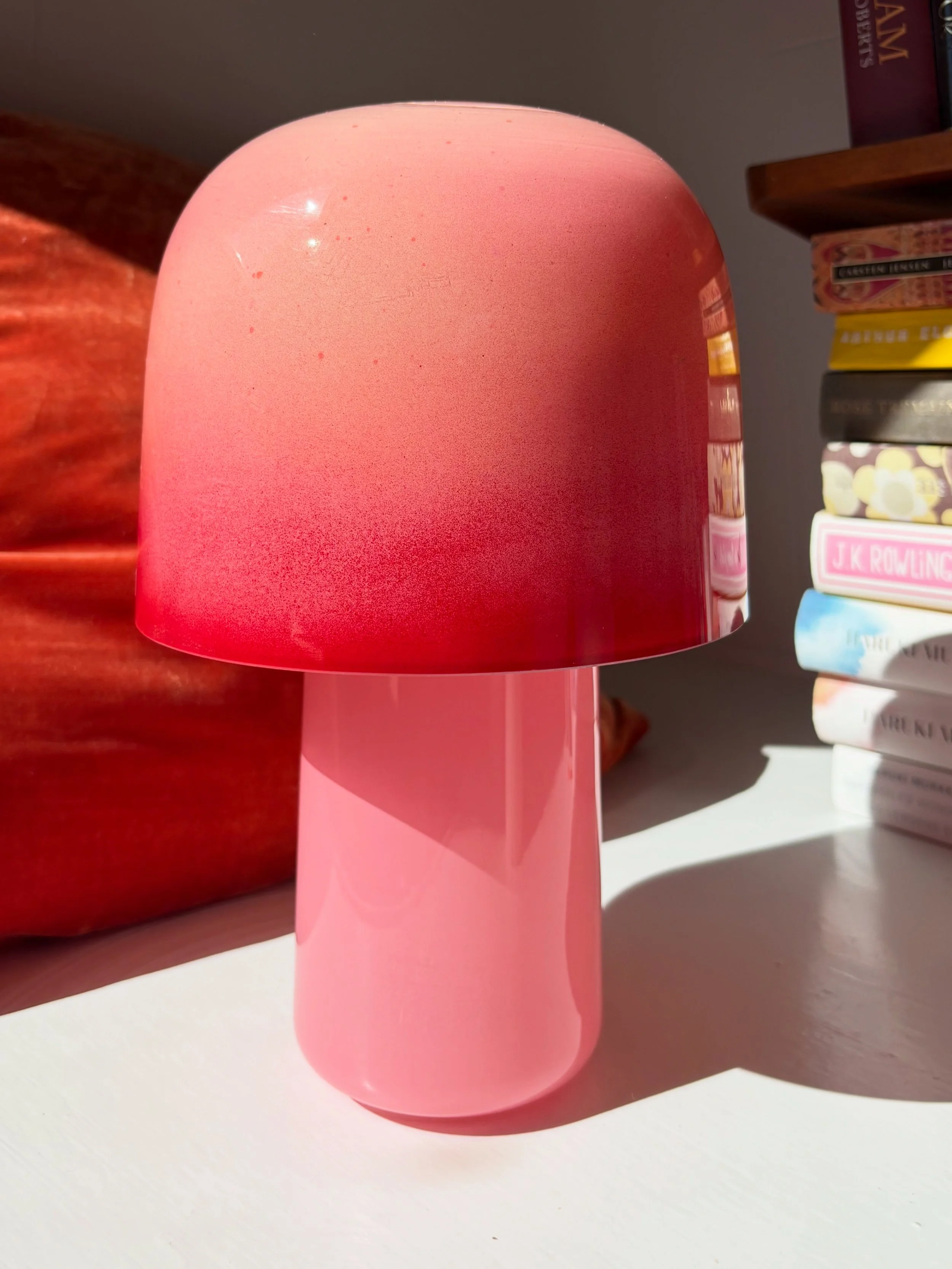 or me, this art lamp is almost like a sunset that lingers a little longer than usual— like a feeling you’re not quite ready to let go of.