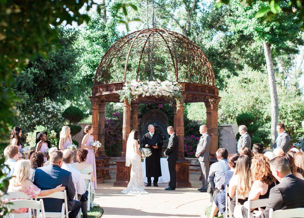 Can't you picture yourself saying &quot;I do&quot; under this romantic arch? Forever obsessed with this venue 🤍​​​​​​​​​​​​​​​​​.
.
Wedding Planner: @trinaschmidtweddings⠀⠀⠀⠀⠀⠀⠀⠀
Photographer: @wisteriaphotography
Venue: @westlakevillageinn
Florals: