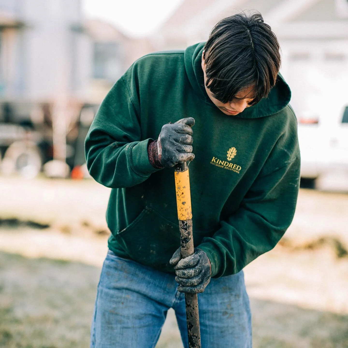 Sometimes you gotta get down and dirty, the mud doesn&rsquo;t scare out guys!💯💪
.
.
.
#landscaper #landscaping #tree #digging #diggingholes #treeplanting  @fiskars #landscapers #landscaperslife #landscapinglife #lenexakansas #shawneeks