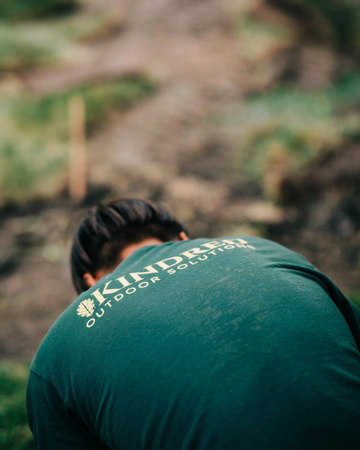 If we're ever on your job site expect that Kindred green and gold! All team members and trucks represent the brand that we&rsquo;re trying to grow, check out the team reping! 😍
.
.
.
#branding #landscaper #landscaping #hardscape #smallbusiness #bran