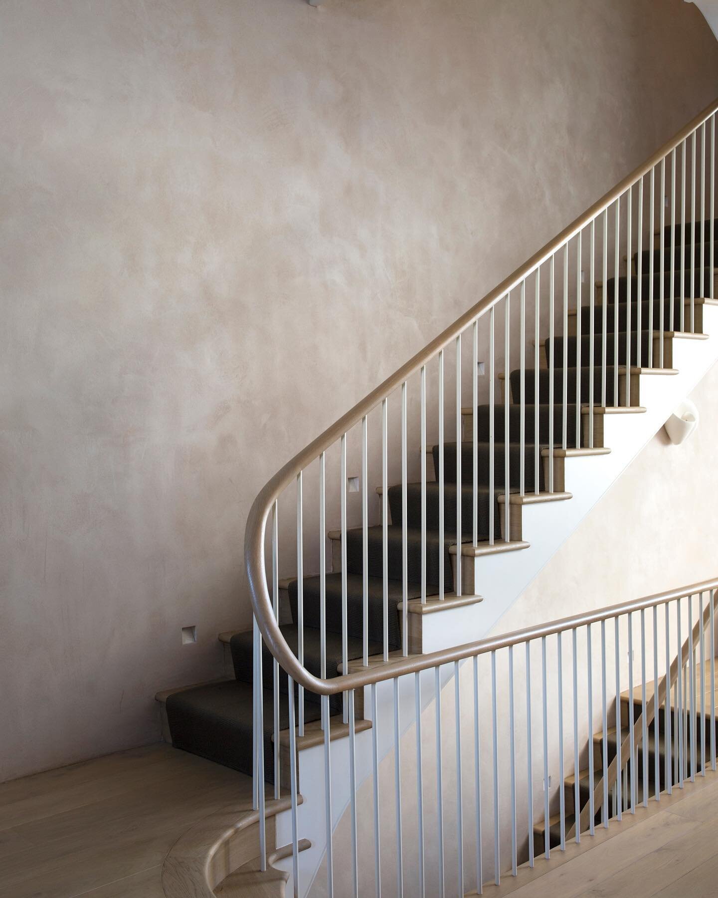 Less is more.. beautiful, stylish and sleek, complementing neat clayfinish walls.. 

#staircase #simplicity #moderndesign #clayworksclayplasters #homedecor #staircasedesign #staircasedecor #clayplasterwalls #elegance #neatwork #londonliving #chelseah