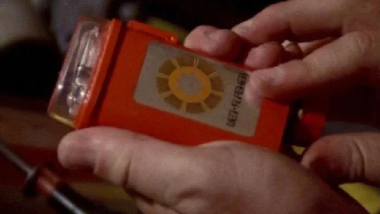 Hooper's Neo Flasher: Unleashing fear and tension in "JAWS"