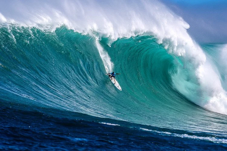 The incredible history of the giant 'JAWS wave' in Hawaii 