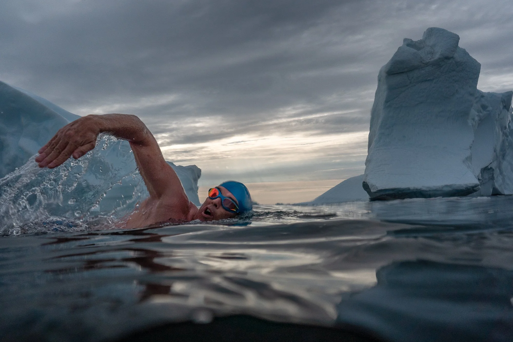 Endurance athlete challenges shark fears with swim around 'JAWS' island