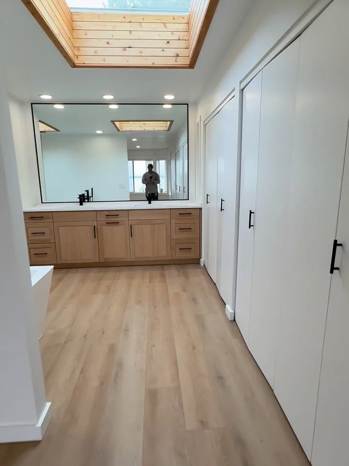 BEFORE AND AFTER🙌 Edgemoor Remodel. Great clients and another big glow up.