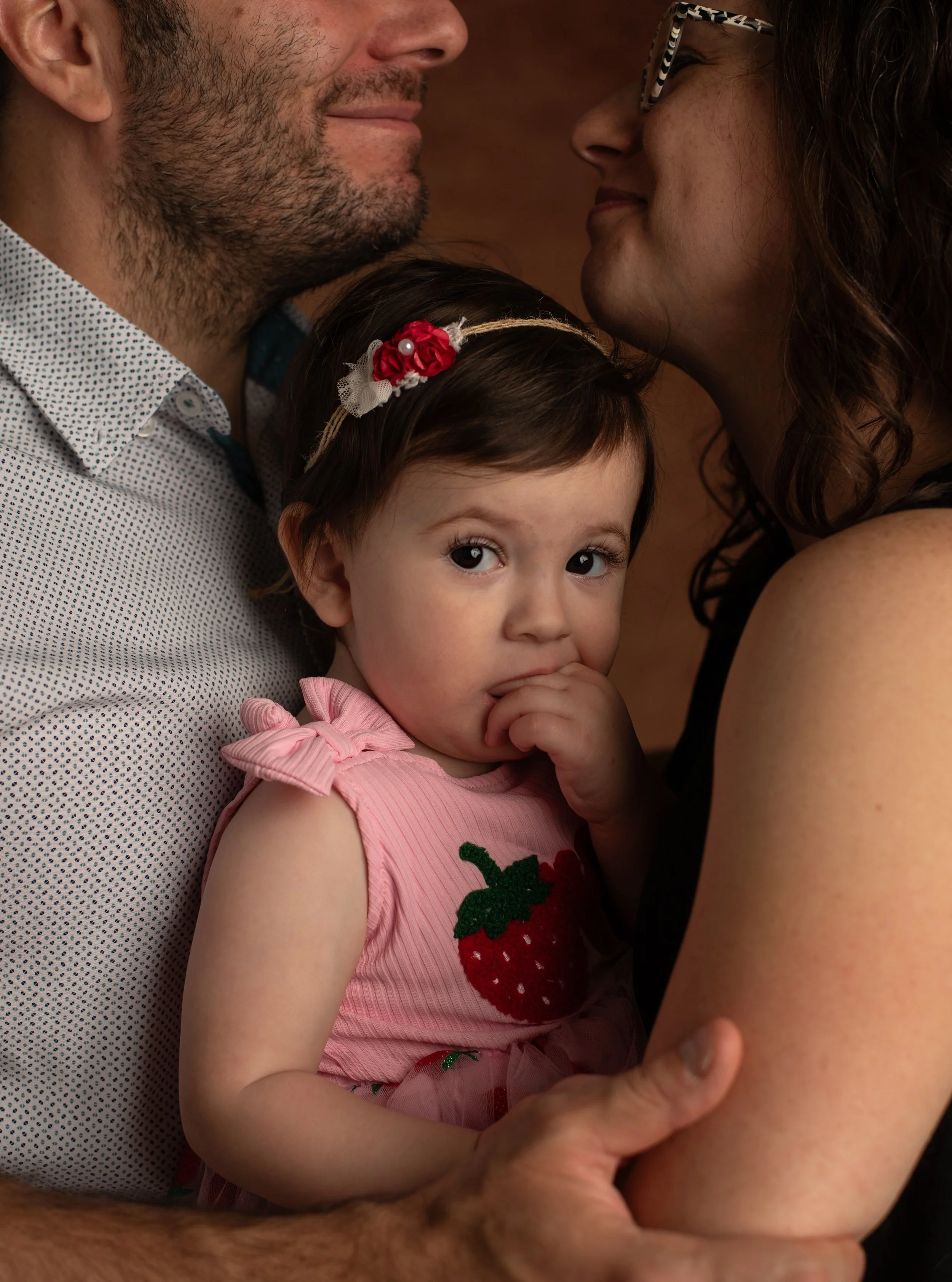 I dont know if I'll ever not be amazed at how quickly your hands and arms become full when you become parents <3 
Sweet little princess in for her 1st birthday....has changed just a wee bit in a year <3 

#windsorchildphotographer #windsorcakes