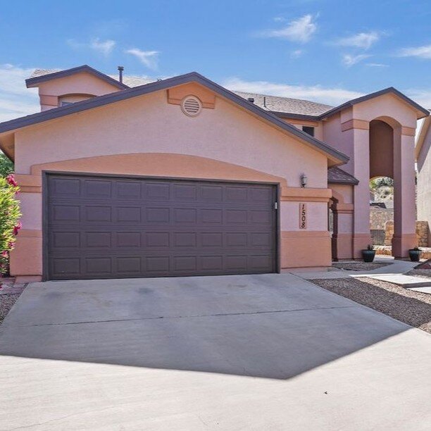 🔥🔥🔥𝐍𝐄𝐖 𝐋𝐈𝐒𝐓𝐈𝐍𝐆 🔥🔥🔥

WEST SIDE, 79912 HOME...
1508 Century Plant | 4 Bed, 3 Bath, 2427 sq ft | Offered for $340,000
LA: Brian and Elizabeth Hall, eXp Realty
✔️ Newly turfed backyard
✔️ Plenty of prep space in the kitchen
✔️ Bedroom wit
