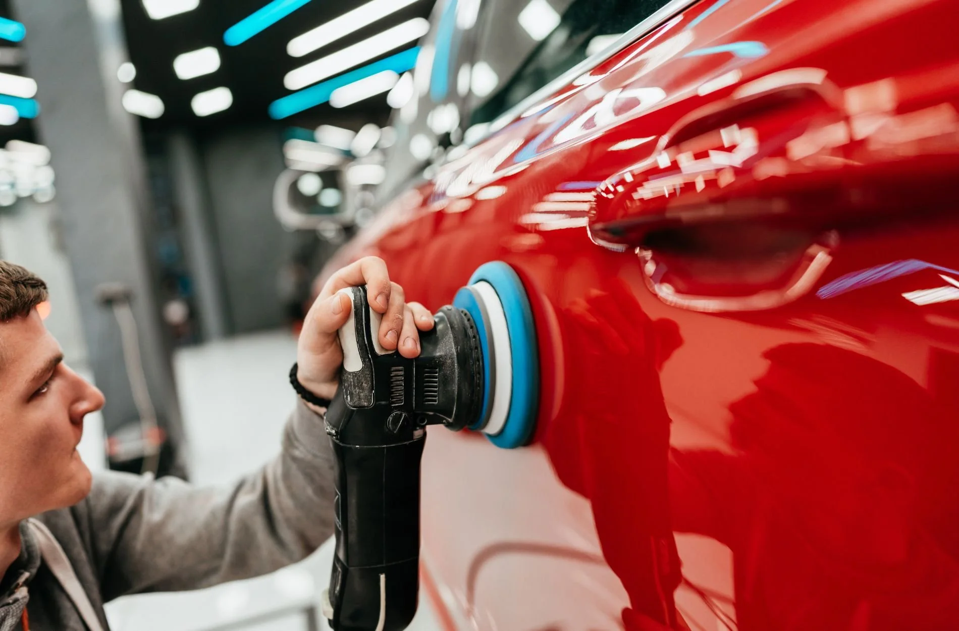 Choosing Between Mobile and Shop Detailing in Richmond Hill
