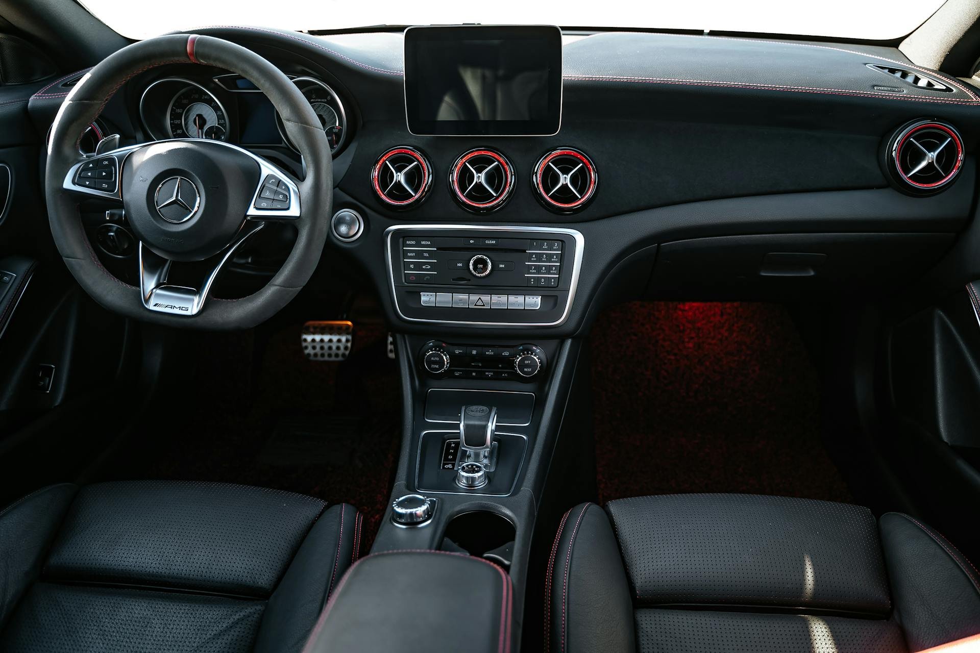 Luxury Car Deep Cleaning in Richmond Hill: Symptoms Checklist &amp; Service Levels