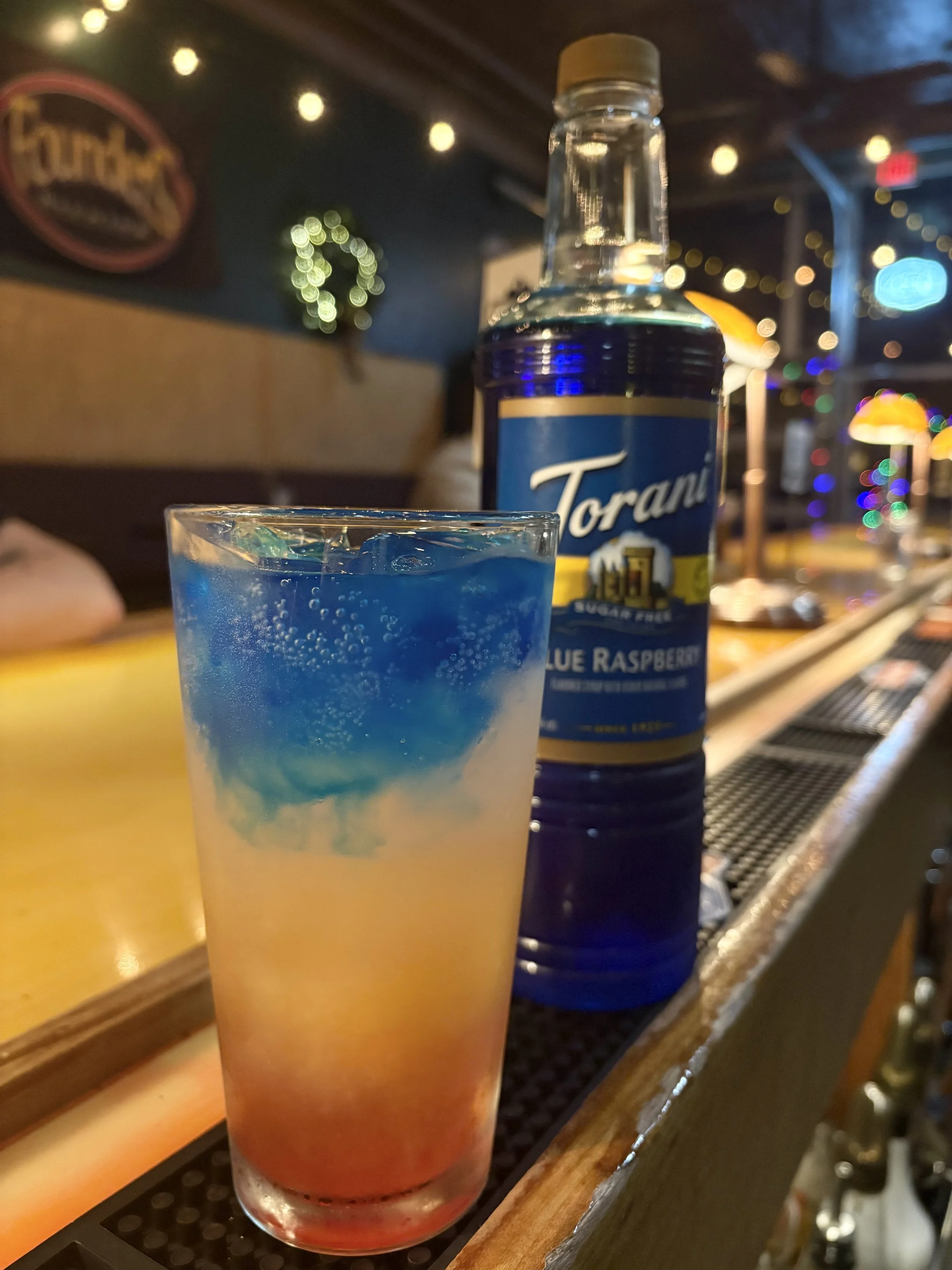 The Blue Lagoon Refresca mocktail