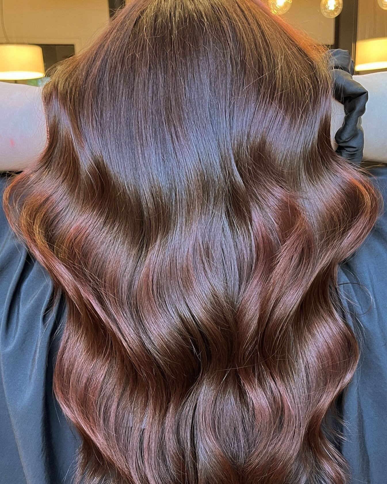 Cherry cola moment✨
Stunning work from @hewesofhair