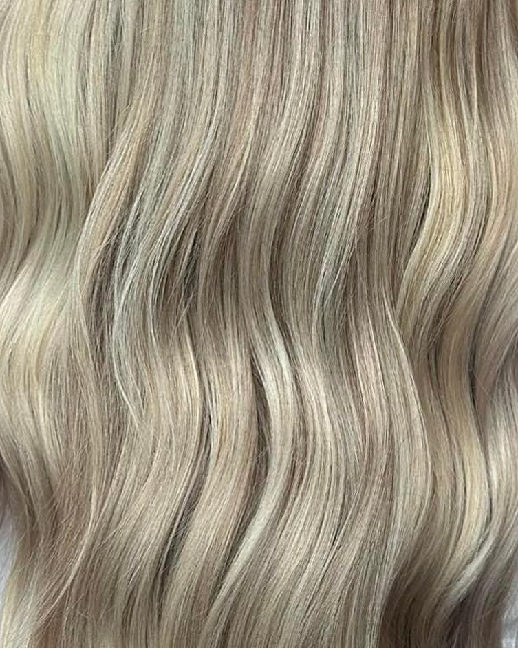 Loving this sandy blonde, perfect for summer!
Gorgeous color by @morganmortimer