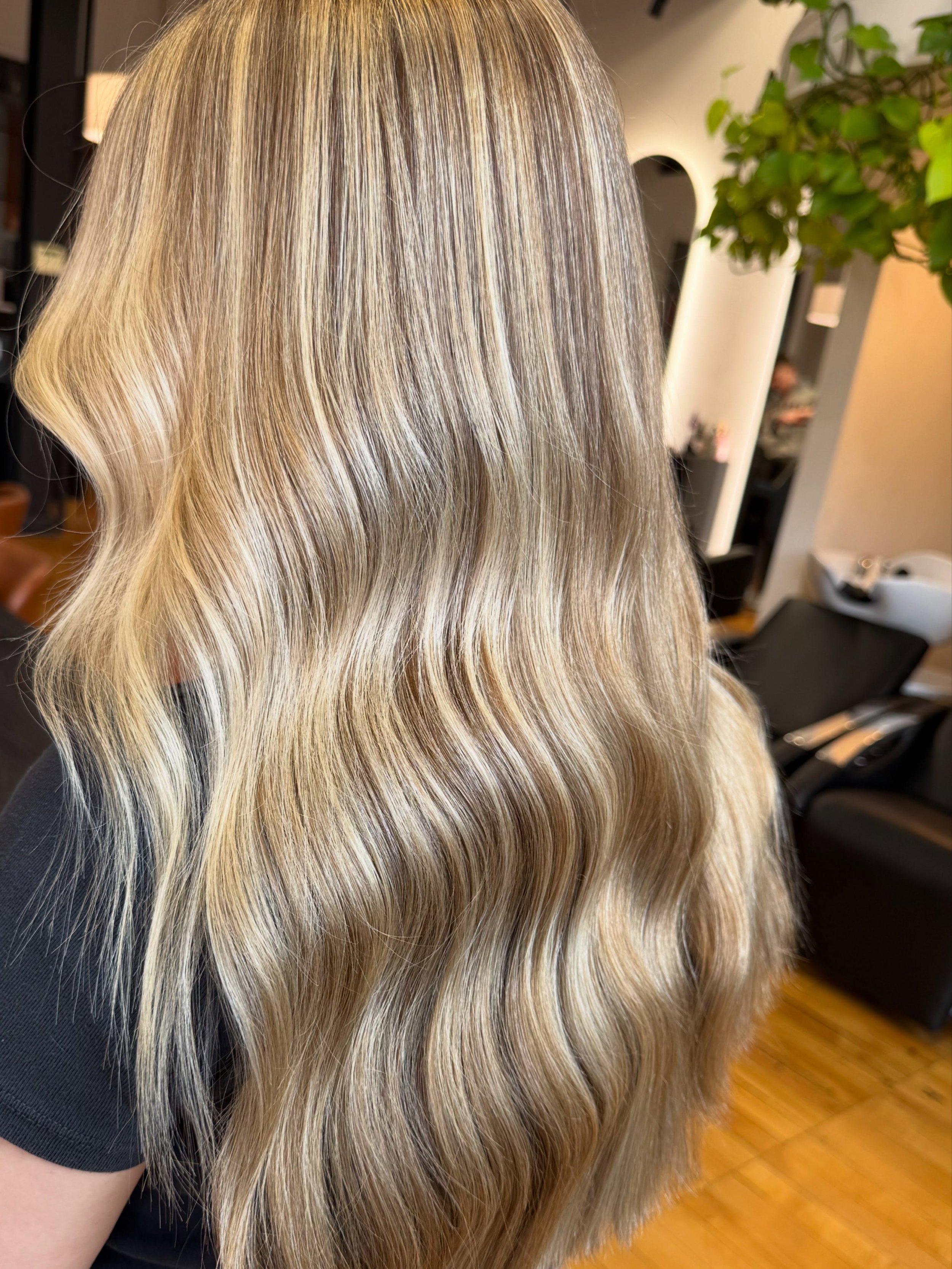 Perfect creamy blonde ♡ 
Loving this blend by @hewesofhair