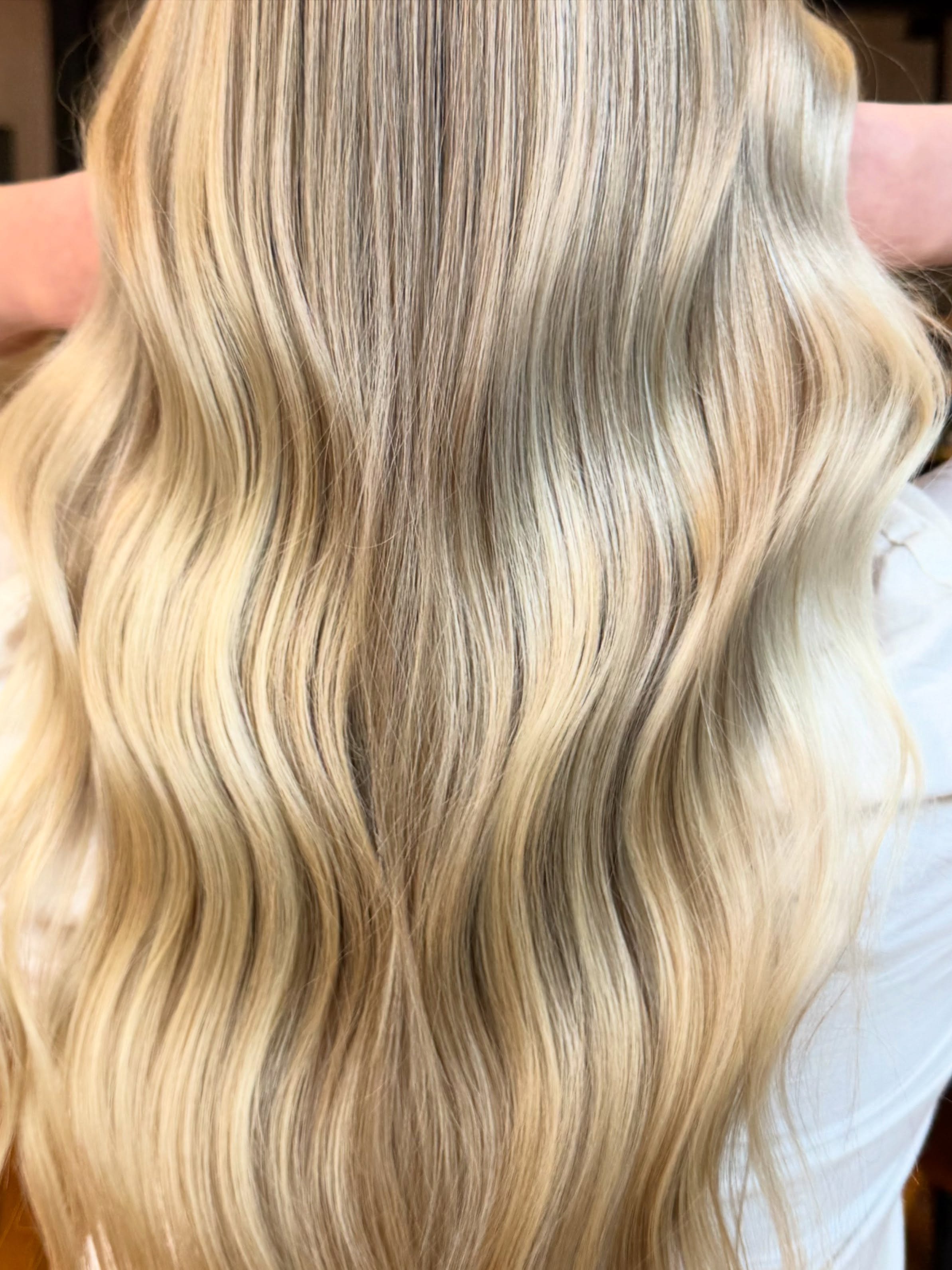 @hewesofhair keeps things consistently blonde ♡