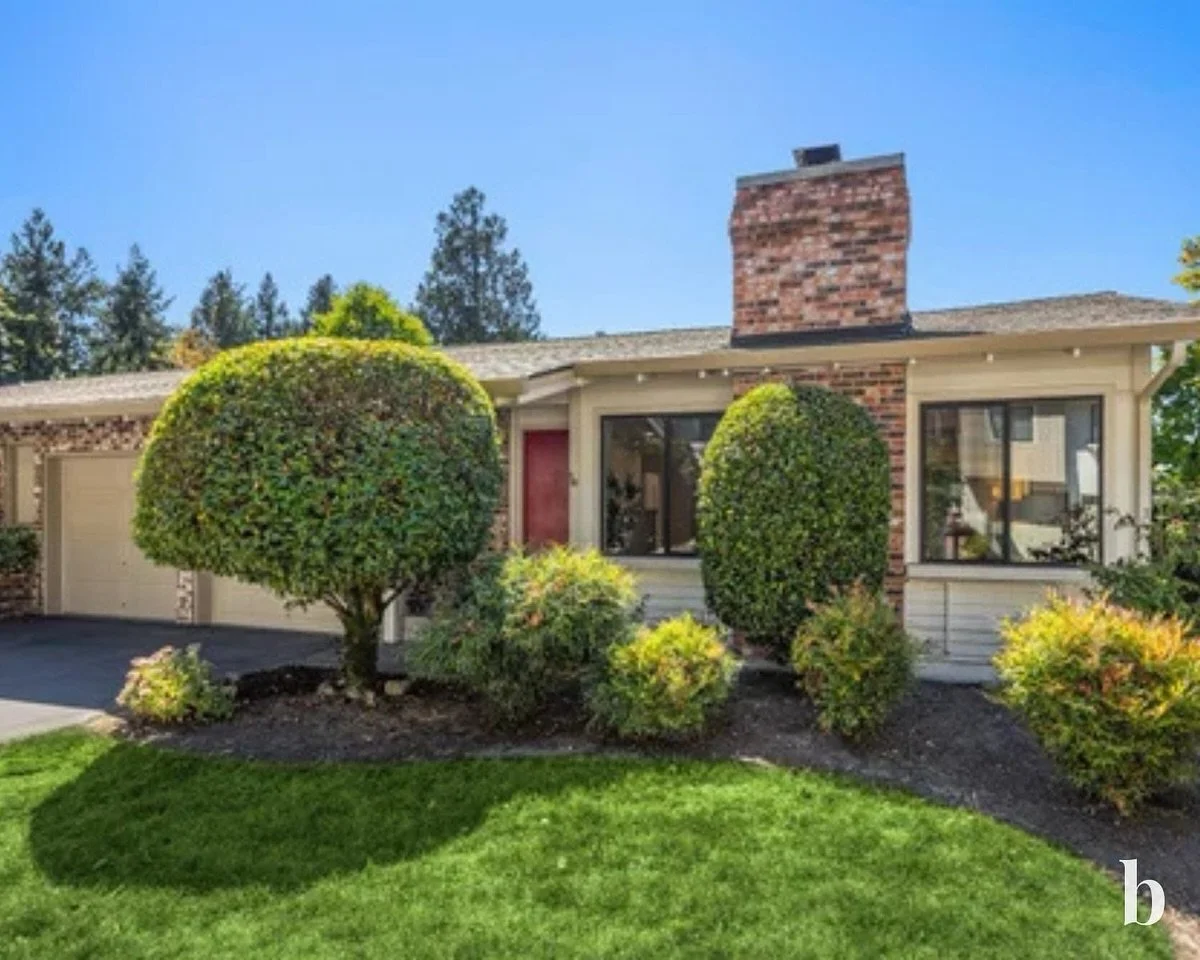 🌟 Rare one-level, end-unit rambler in peaceful SpringTree! 🌟

This light-filled 3 bed, 1.75 bath home features hardwood floors, new carpet and paint, updated 6-panel doors, vinyl windows, and skylights. Enjoy the warmth of a gas fireplace and beaut