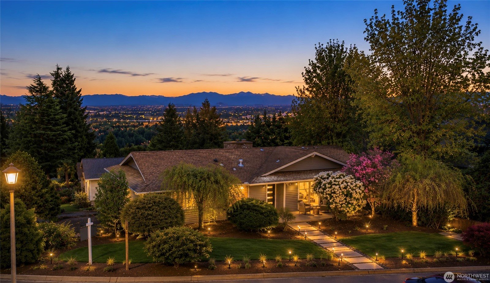 13720 94th Ave NE, Kirkland, WA 98034