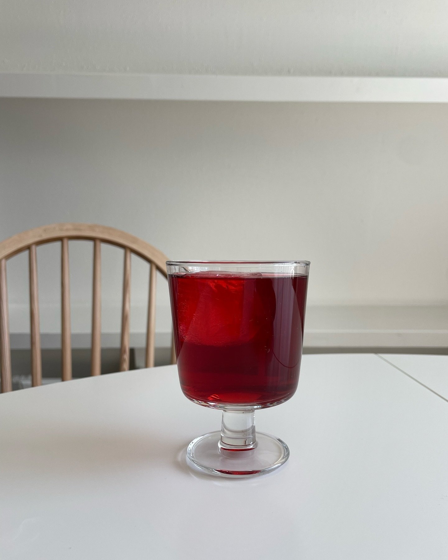 Erste Sommergef&uuml;hle 🌺

1. Summer Drink: Hibiscus tea + coconut water 🥥
2. Creative Sessions geben das beste Gef&uuml;hl 🤍
3. Pottery Art
4. Ready f&uuml;r die t&auml;glichen Besorgungen in Amsterdam
5. most recent kleinanzeigen find
6. summer