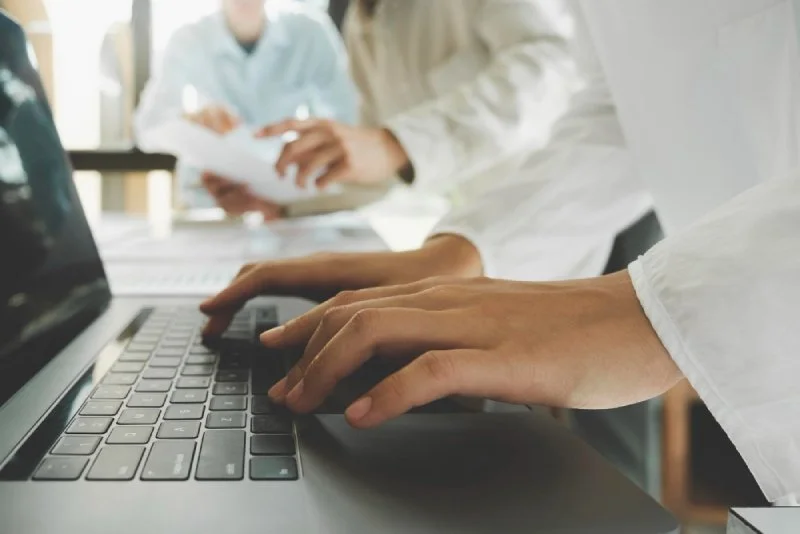 Co-Managed IT: What to Keep In-House vs Outsource IT Services