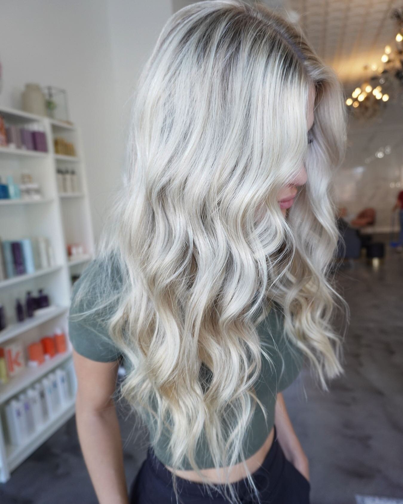 𝓑𝓵𝓸𝓷𝓭𝓮𝓼 𝓱𝓪𝓿𝓮 𝓶𝓸𝓻𝓮 𝓯𝓾𝓷 ✨

BUT being blonde takes more care &amp; work. Blonde hair is fragile &amp; susceptible to getting brassy. With the right stylist &amp; the right at home regimen you can successfully be blonde + have more fun 