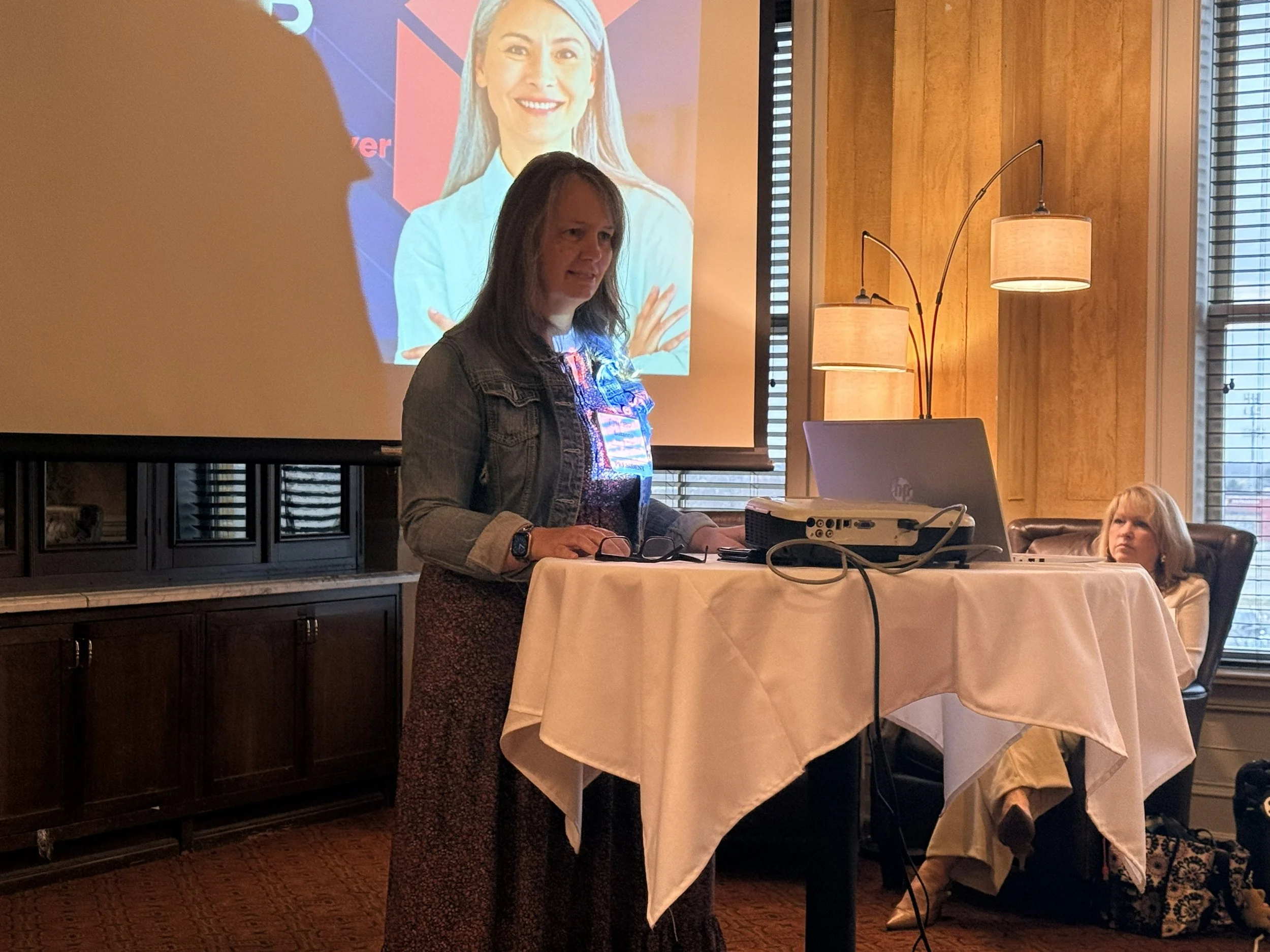 NABIP Columbus President Suzanne McClain welcomes attendees