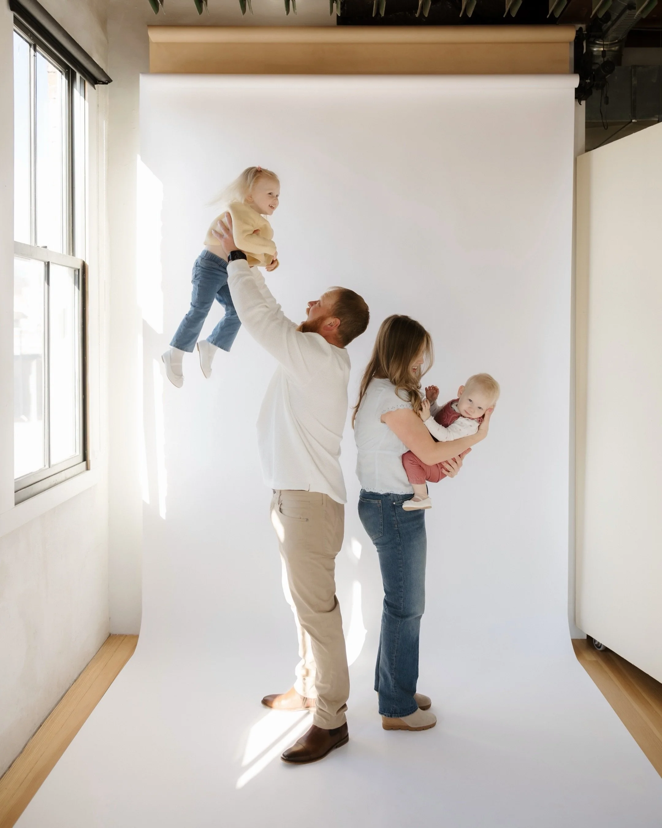 nothing stays little..
but this lives here now🤎

Photos by @sarahrollingphoto 

#photostudios #desmoinesiowa #desmoinesphotographer #familyphotography #love