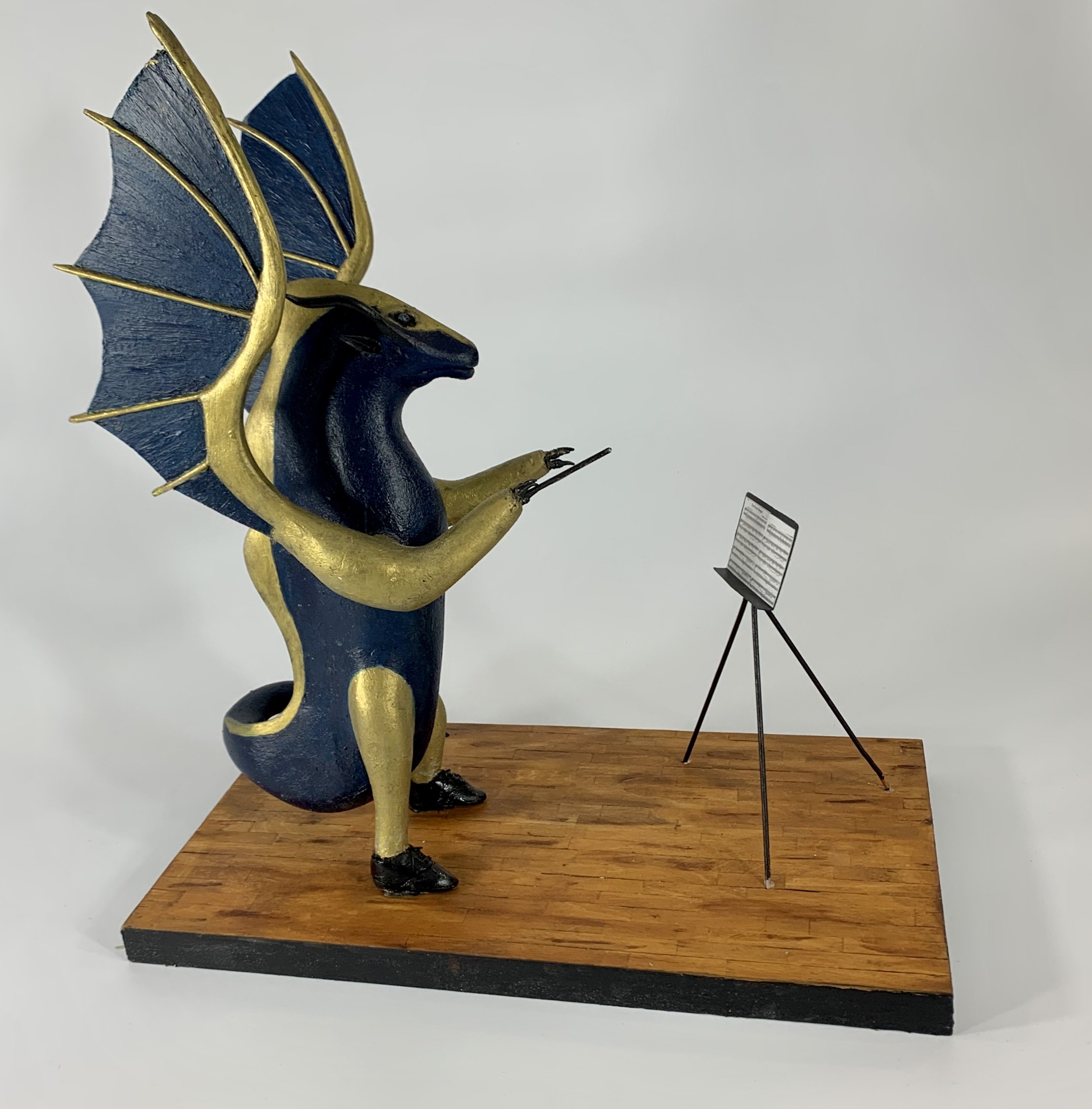 DRAGON MAESTRO
14" x 14" x 8"