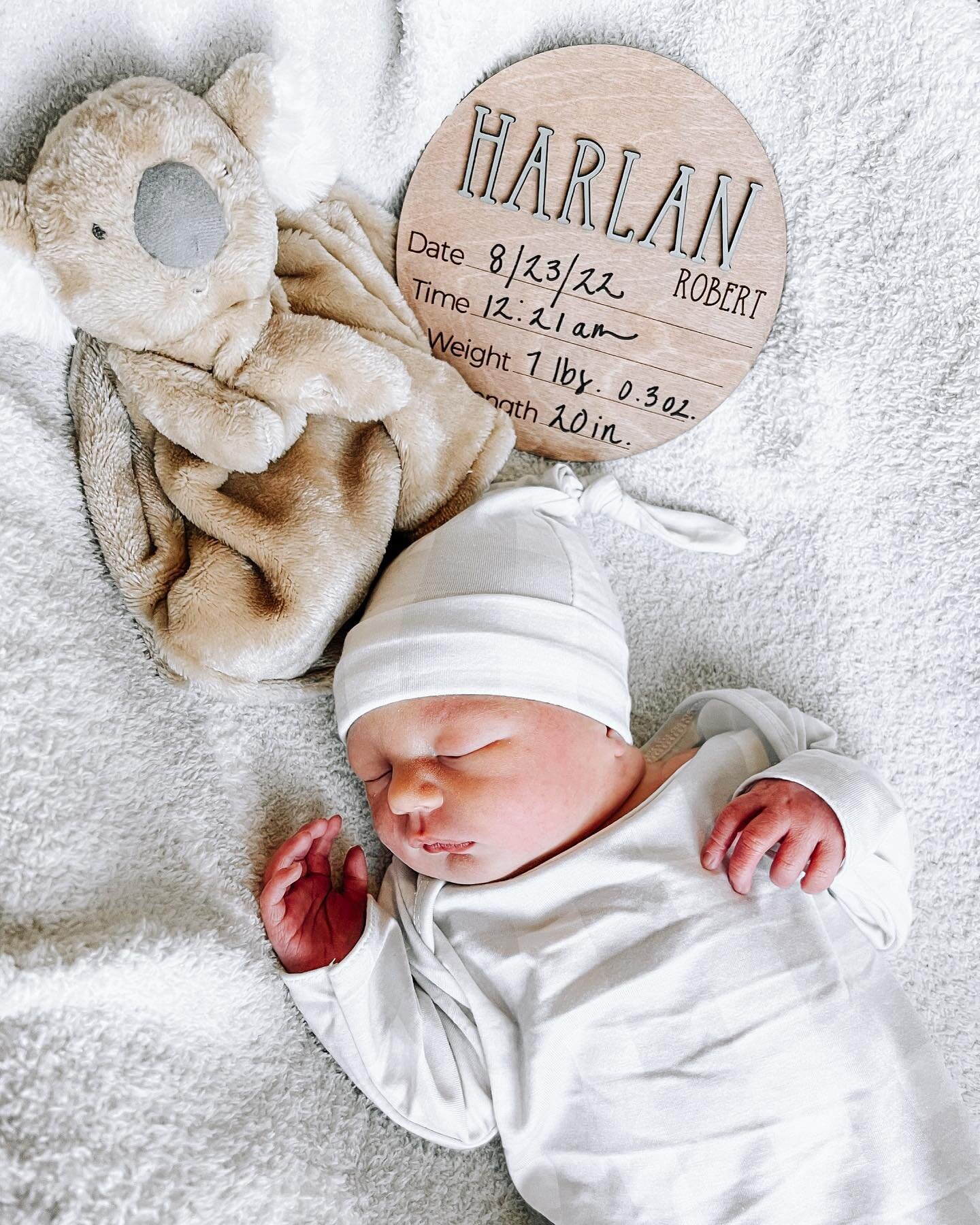 Harlan Robert Love 08/23/2022 💙
.
.
Our son decided to make an early appearance this morning at 36 weeks. My water broke Saturday evening after doing a wedding, and after laboring nearly 36 hours and pushing for 2 and 1/2 hours, Harlan arrived. I wi