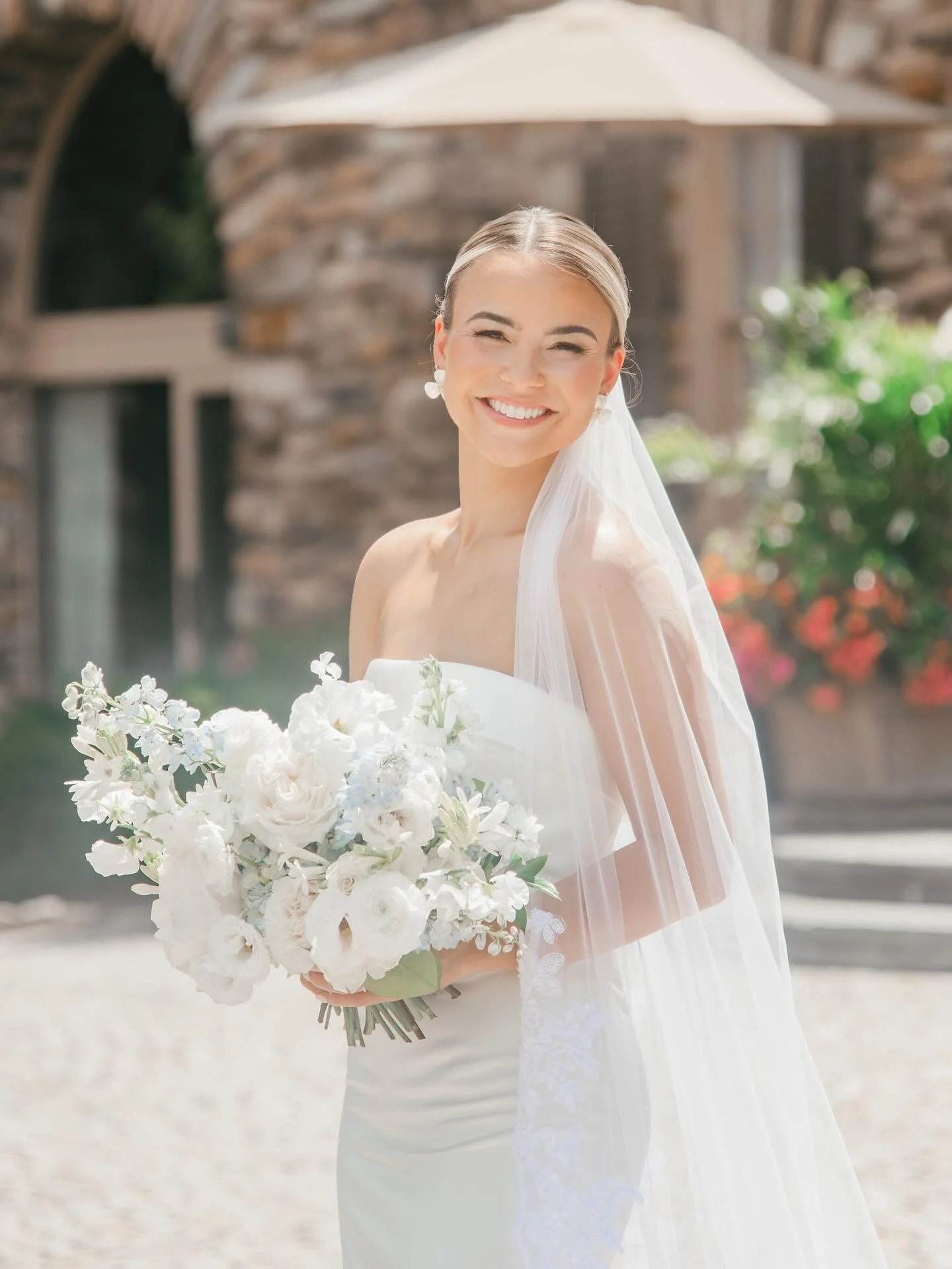 ✨EMILY✨
.
.
Bridal MU &amp; Bridal Party MU: Kaylyn 💋
.
.
#bridalhairstyle #bridalmakeup #bridalhair #bride #weddinghair #makeup #makeupartist #wedding #bridalmakeupartist #bridal #hairstyle #hairstylist #weddingmakeup #hairstyles #bridetobe #weddin