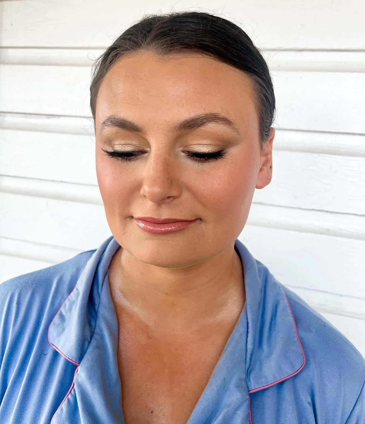 That GLOW! ✨We always recommend a little spray tan with your Bridal Glam! 👏🏻
.
.
Make-Up: Katie 💋
Hair: Caroline 💋