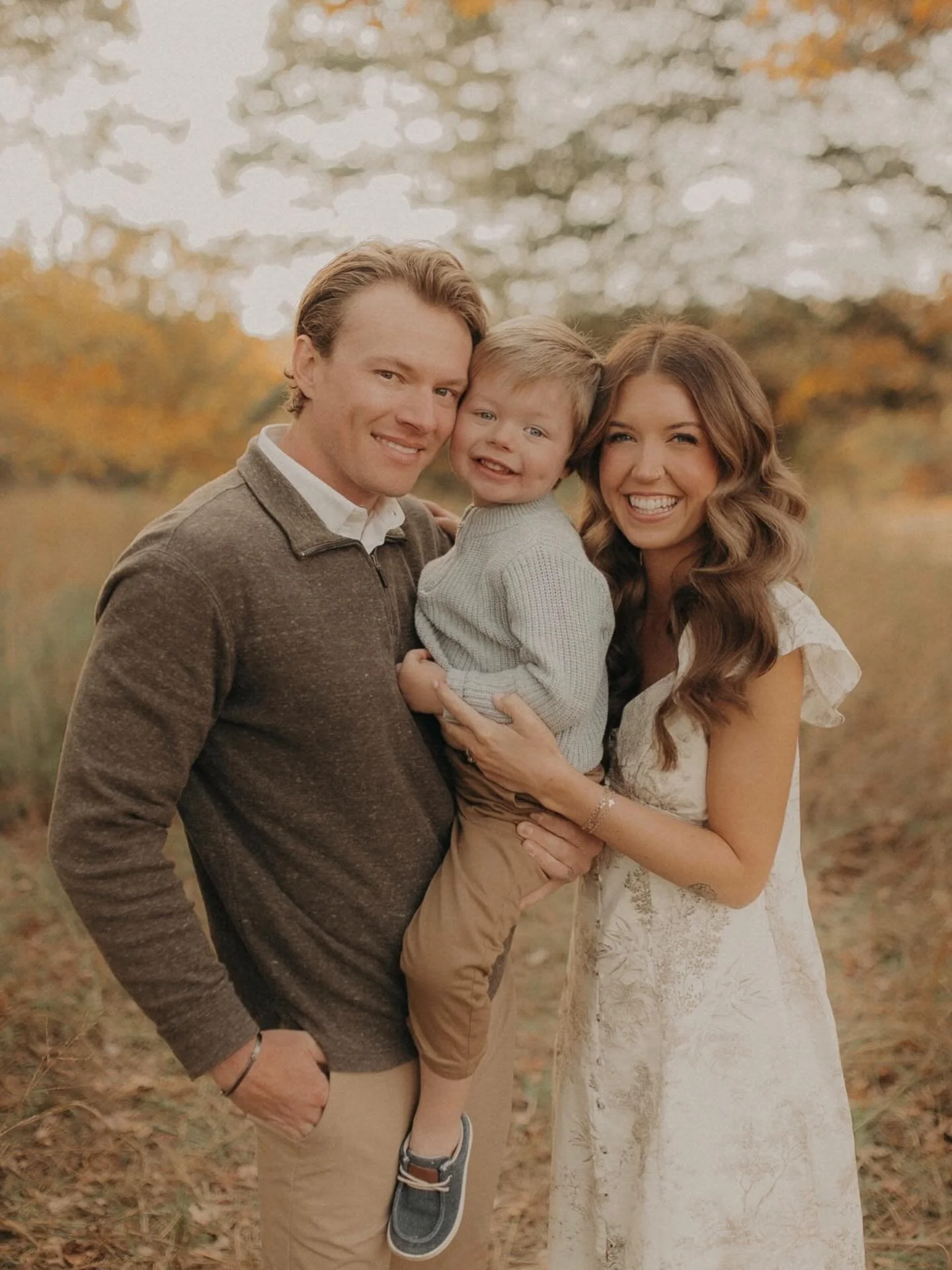 🍂 Happy Thanksgiving from our family to yours!🍂
.
.
Photo Credit: @dreadawnphoto 📸
.
.
#thanksgiving #thankful #turkey #fall #family #happythanksgiving #christmas #grateful #love #thanksgivingdinner #blackfriday #holiday #turkeyday #holidays #grat