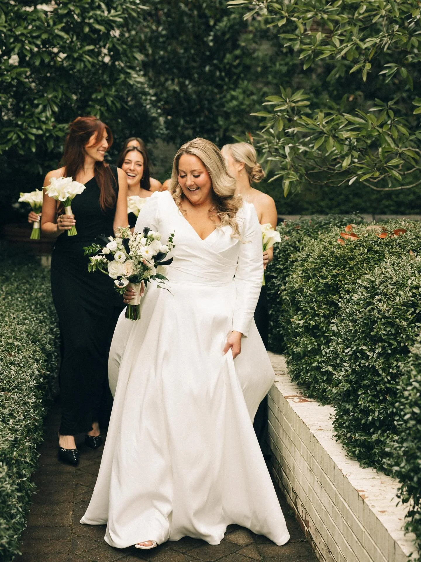 ✨SARAH✨
.
.
Glam &amp; an Espresso Martini. 👏🏻❤️🍸
.
.
Bridal HMU: Kelly &amp; Kaylyn 💋
Bridal Party HMU: Teaghan, Kelly &amp; Kaylyn 💋