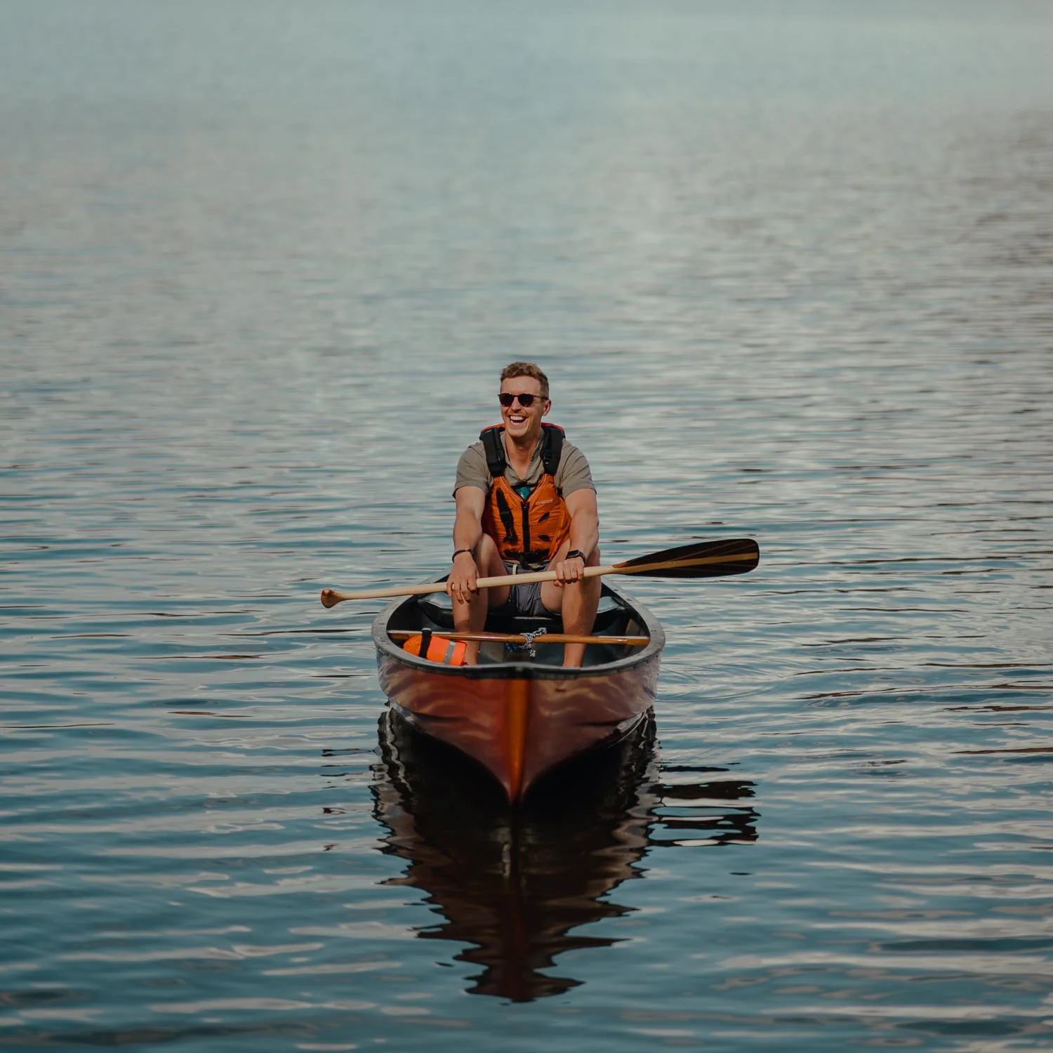 Professional adventure photography in Spokane, Washington - lifestyle portrait canoeing