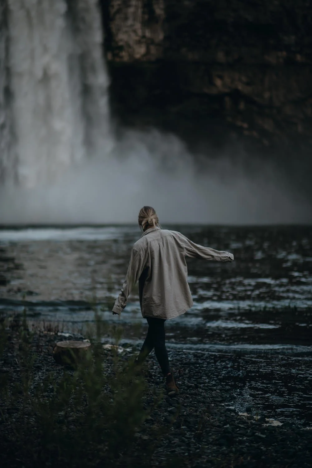 Professional adventure photography in Spokane, Washington - lifestyle portrait hiking Palouse Falls - Washington best photo locations